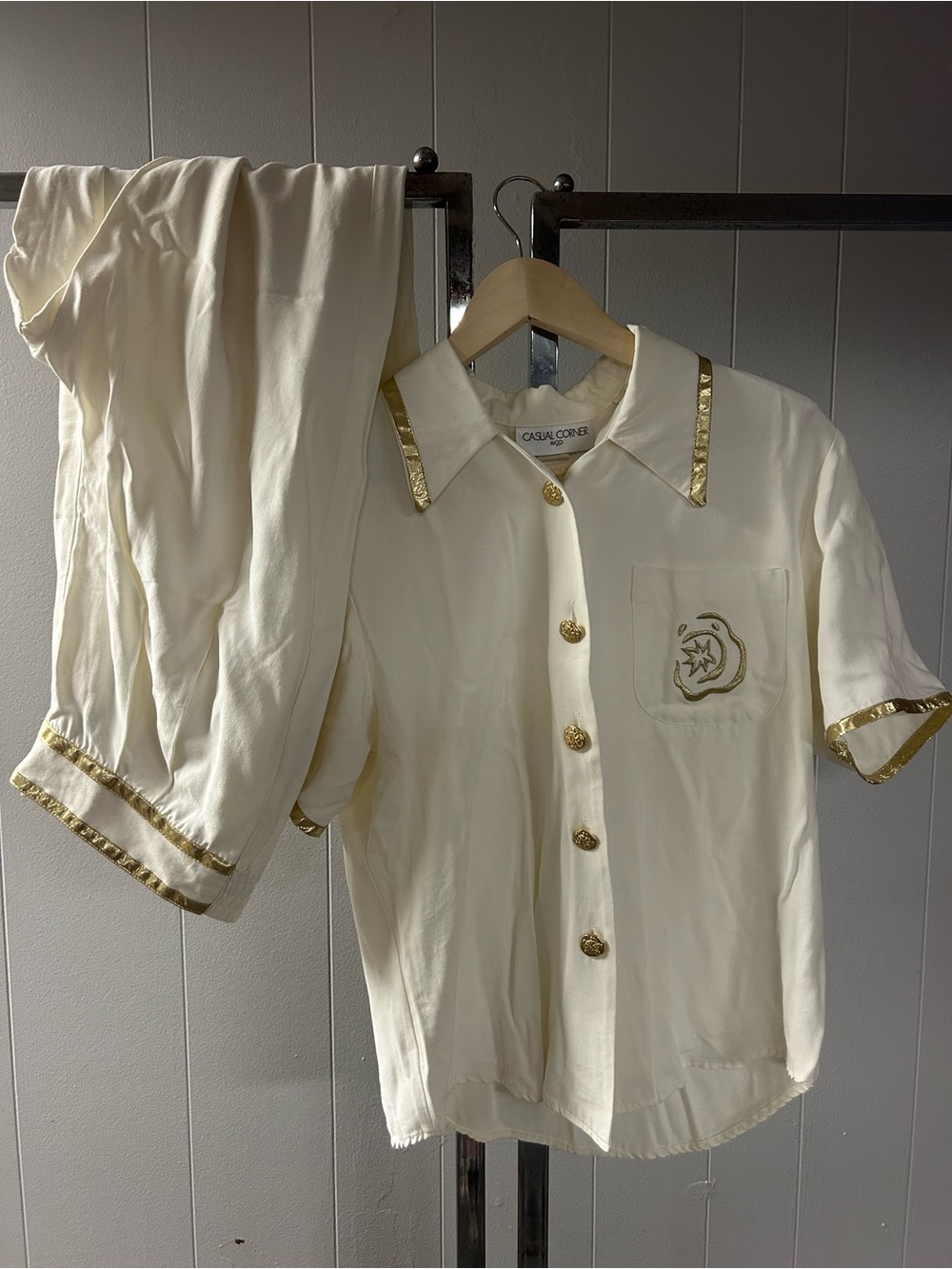 Vintage Casual Corner & Company Button-Up cream and gold Lounge Outfit
